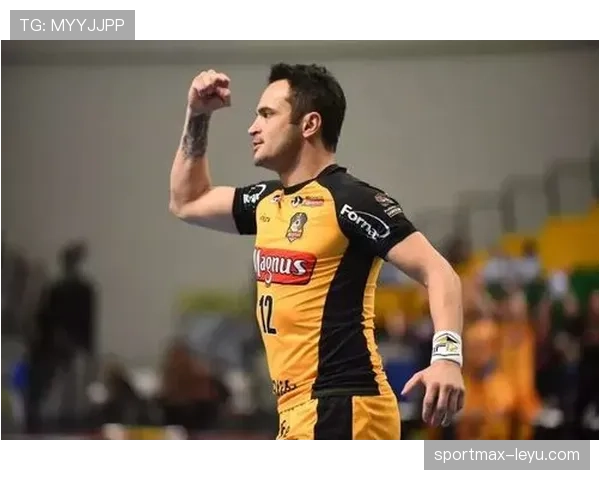 阿什拉夫长传技术再创新高,助球队进攻火力全开 阿什拉夫长传技术再创新高,助球队进攻火力全开