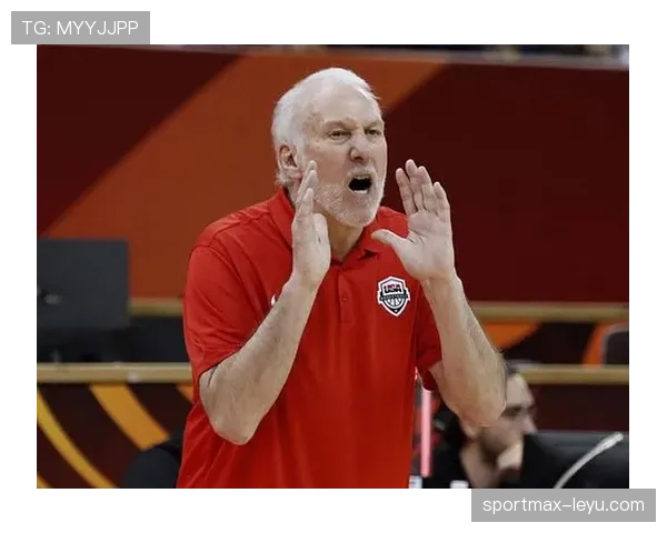 捷克球迷化身雄狮助阵，球队新赛季表现备受期待