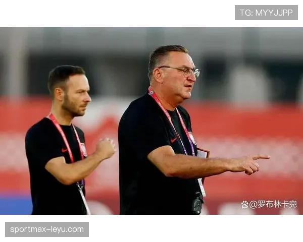 穆里尼奥战术核心理念：防守组织严密，反击效率突出，强调纪律与执行力